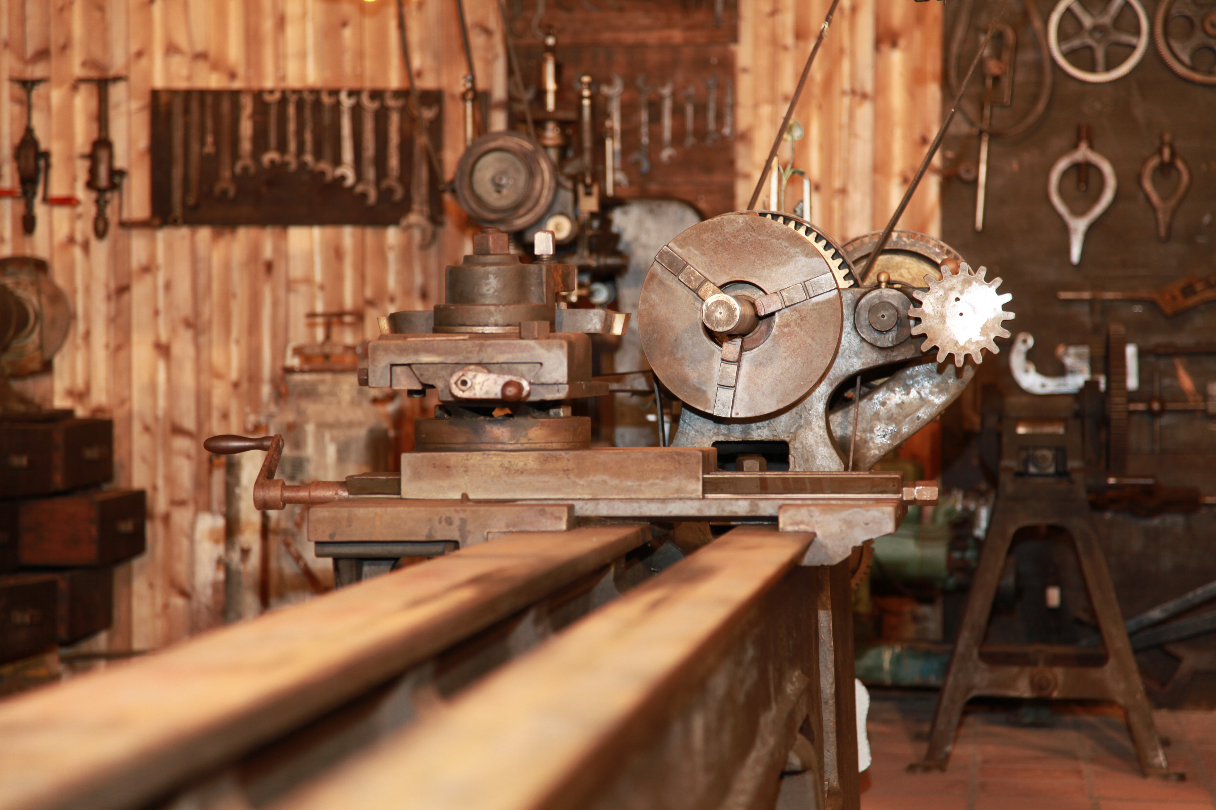 Historische Maschine im Handwerksmuseum Hillstett