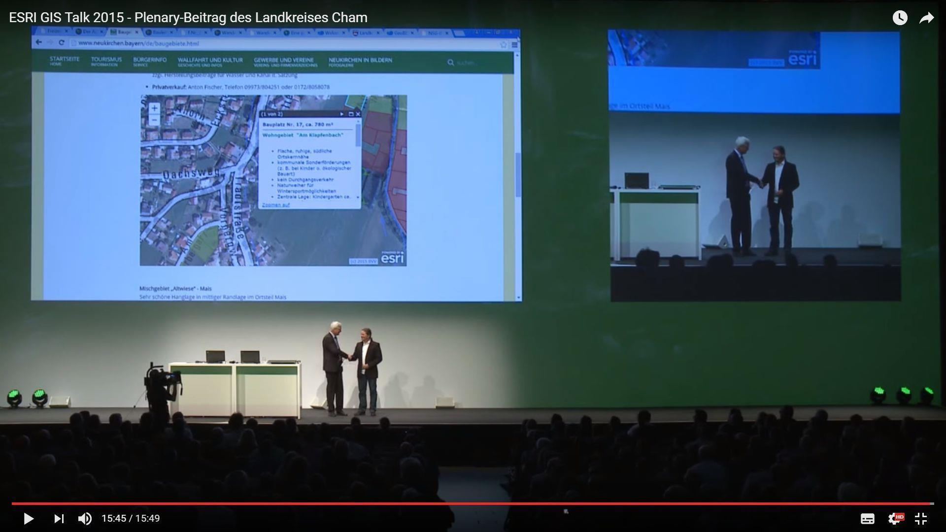 Dr. Ulrich Huber hält einen Plenarbeitrag bei ESRI GIS-Talk 2015