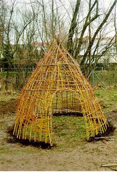 Tipi aus Weidenflechten