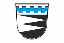 Wappengeschichte :
Das Wappen verweist auf zwei Adelsgeschlechter, die für die Gegend von Bedeutung waren. Im Schildhaupt erinnert der Gegenzinnenbalken an die Herren von Schwarzenburg, die bis Anfang des 14. Jhs. als Ministerialen der bayerischen Herzöge auf der Schwarzenburg bei Rötz saßen. Zusammen mit dem Raum Waldmünchen gehörte Gleißenberg seit dem 14. Jh. zur Herrschaft Schwarzenburg-Rötz-Waldmünchen, unterstand mehreren Pfandherren und wurde 1509 an die Kurpfalz verkauft. Die beiden Seitenspitzen (Wolfszähne) stammen aus dem Wappen der bis zum 15. Jh. nachweisbaren Hausner zu Gleißenberg, die ihren Sitz auf dem heutigen Burgstall, nahe des Ortes, hatten. Ihre Burg wurde wenige Jahre später von den Hussiten zerstört. 

Wappenbeschreibung: 
„Unter silbernem Schildhaupt, darin ein blauer Wechselzinnenbalken, von Silber und Schwarz durch zwei rechte Spitzen gespalten.“ Wappenführung seit 1983 (Schreiben der Regierung der Oberpfalz vom 21.02.1983).