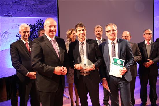 Werner Rädlinger und Helmut Marchl nahmen den Preis für das Unternehmen Rädlinger primus line GmbH entgegen
