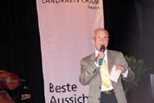 Moderator Dietmar Gaiser bei der Laudatio
