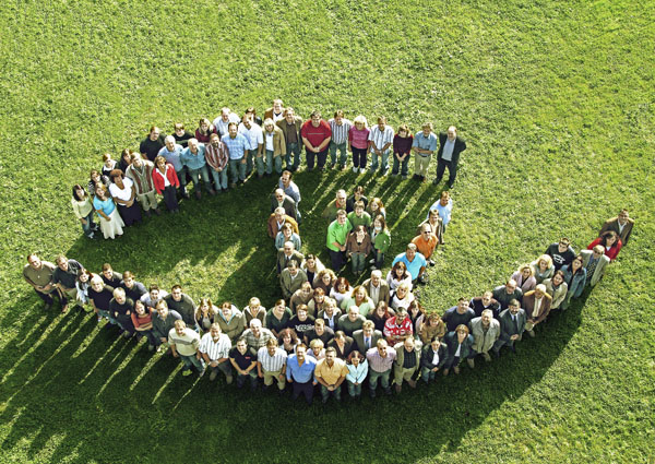 Landkreislogo wird von beschäftigtem Personal gebildet