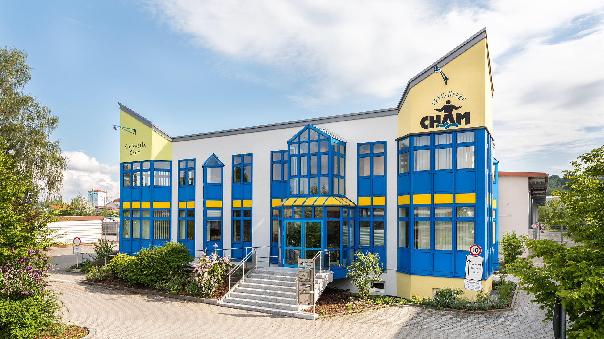 Außenaufnahme Gebäude der Kreiswerke Cham
