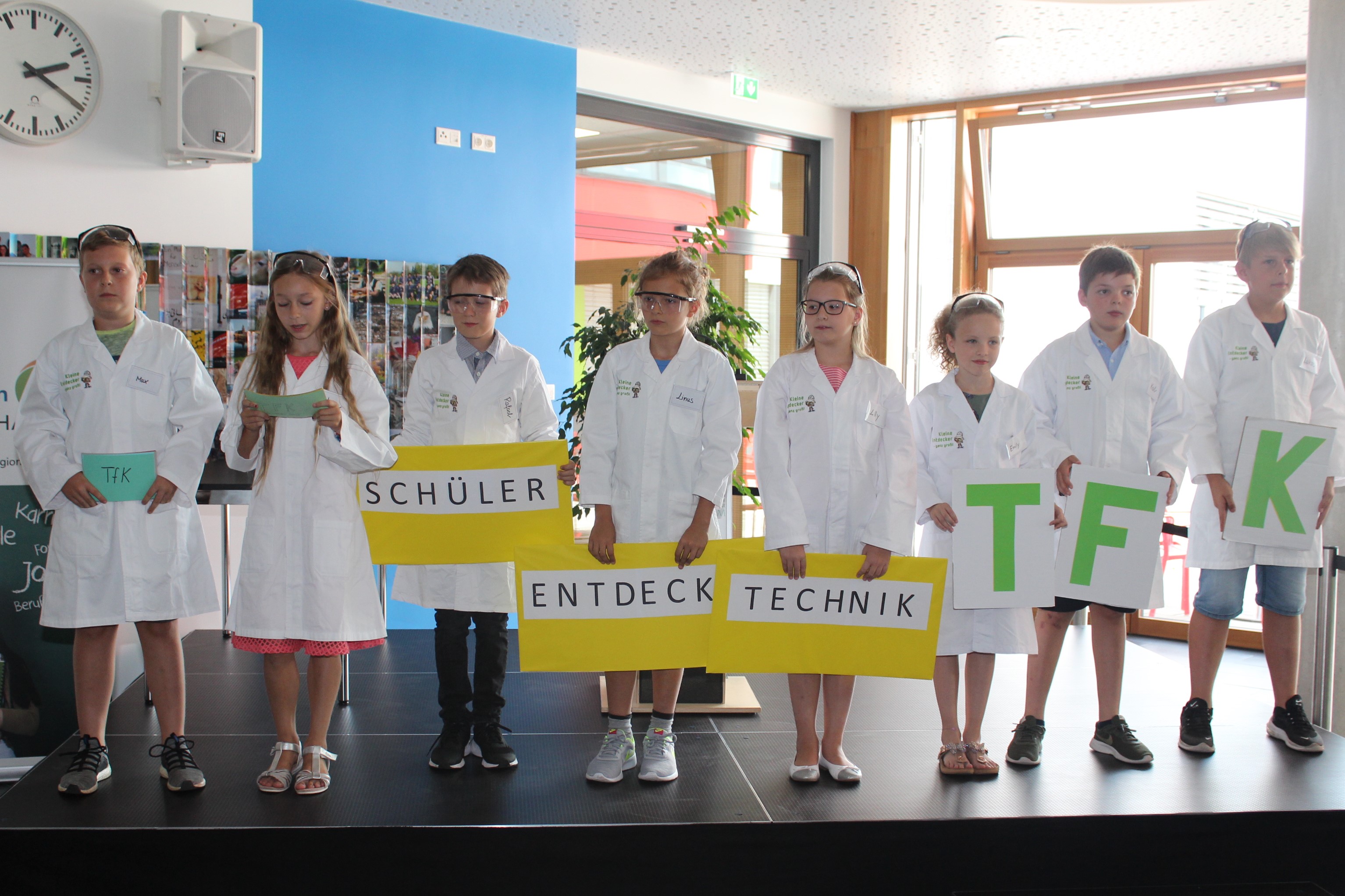 Technik für Kinder Abschlussveranstaltung 2019 Gruppenbild Kinder entdecken Technik - Abschlussveranstaltung