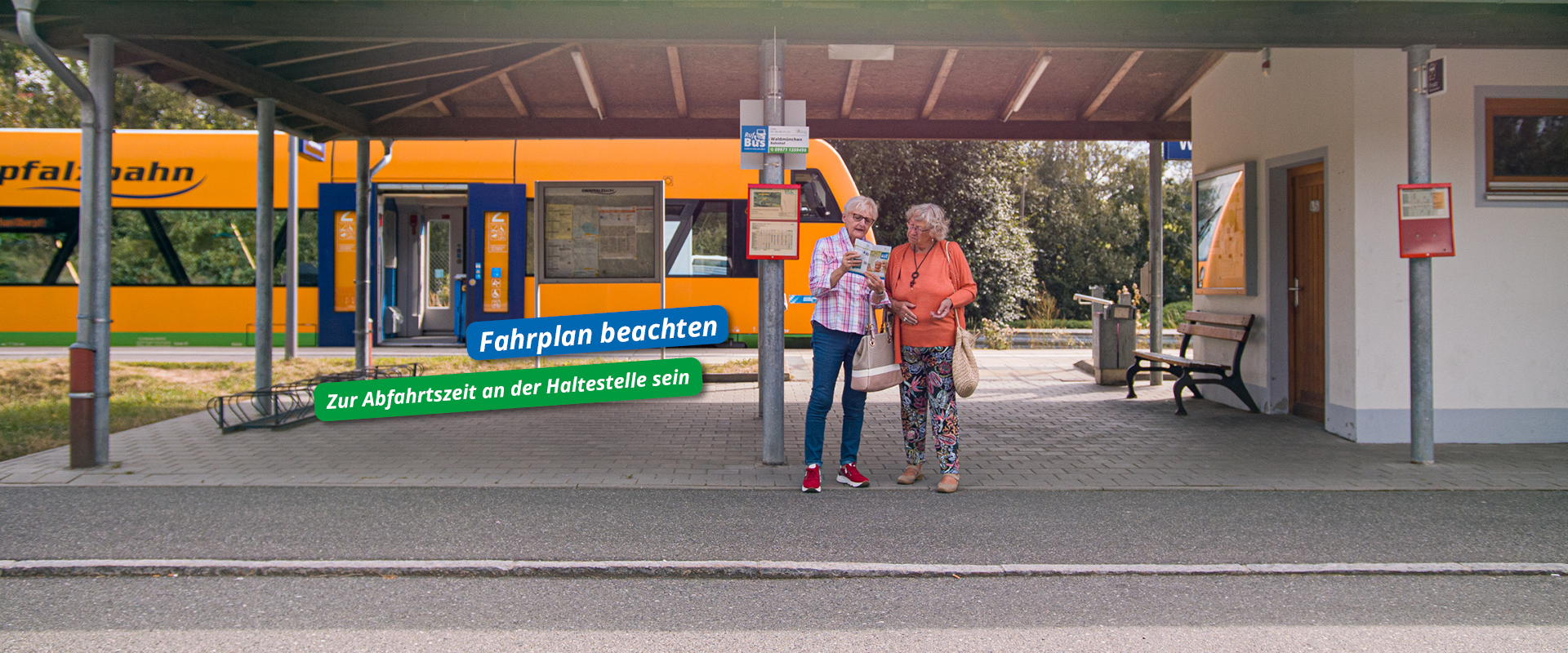 Fahrplan beachten! Zur Abfahrtszeit an der Haltestelle sein.