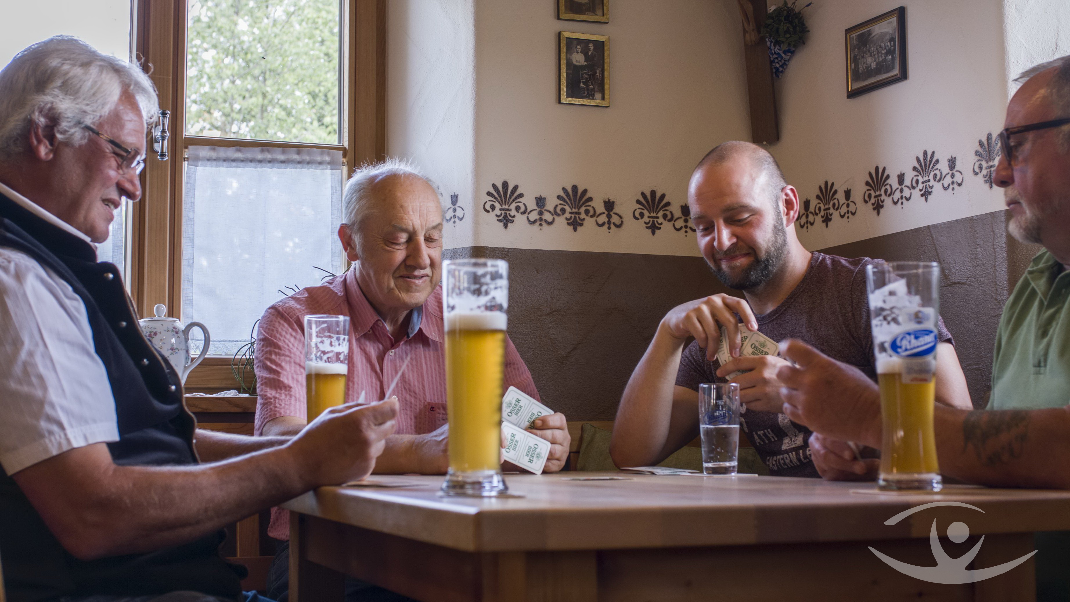 Kartenrunde im Wirtshaus