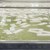 Mozarellablöcke schwimmen im Wasserbecken