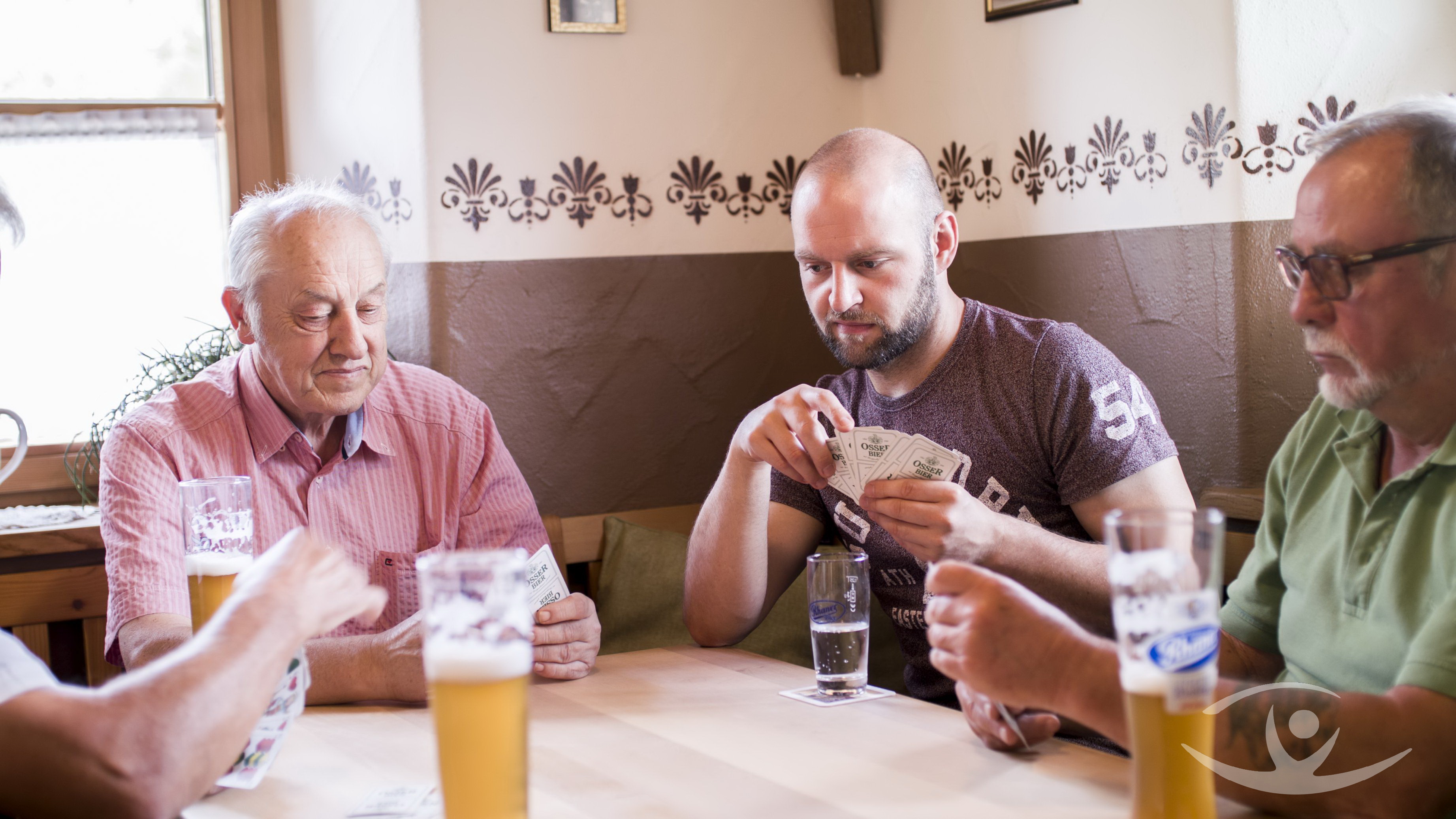 Kartenrunde im Wirtshaus