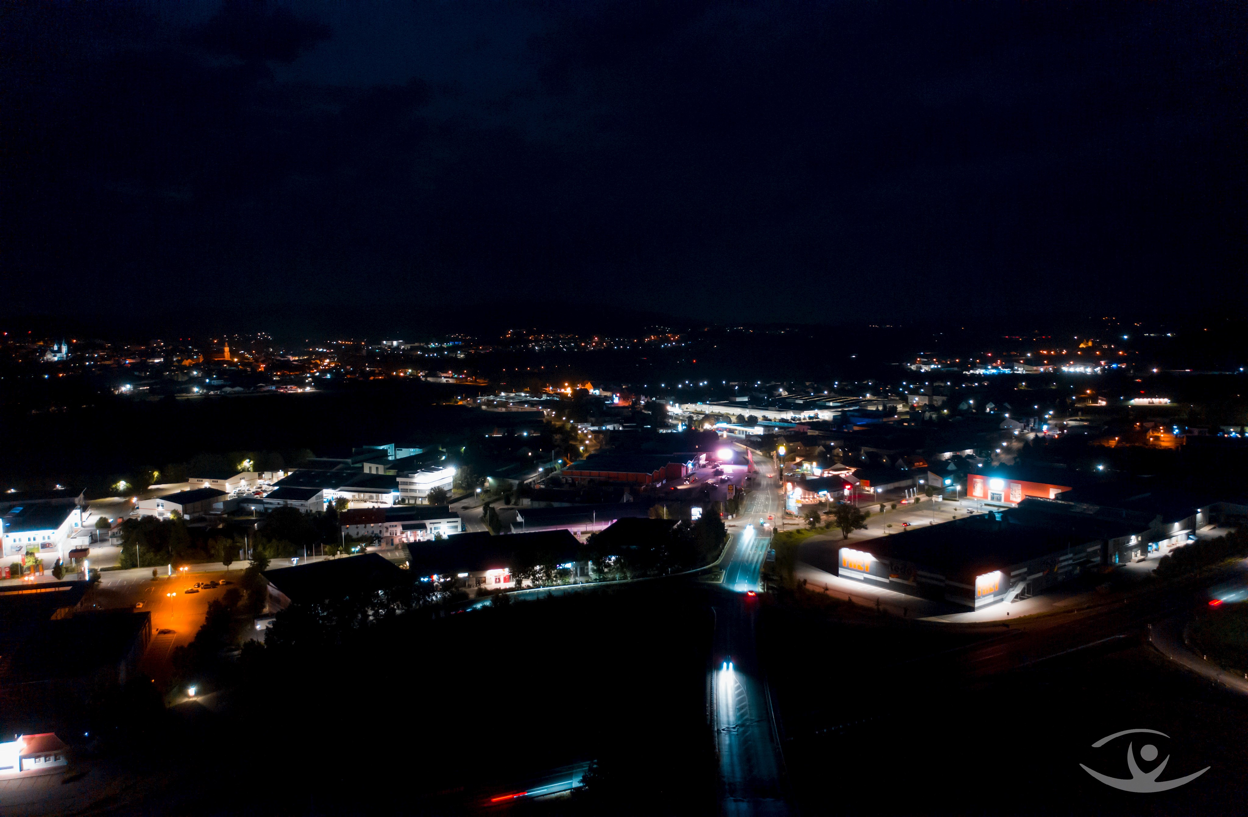 Luftbild auf die Stadt Cham bei Nacht
