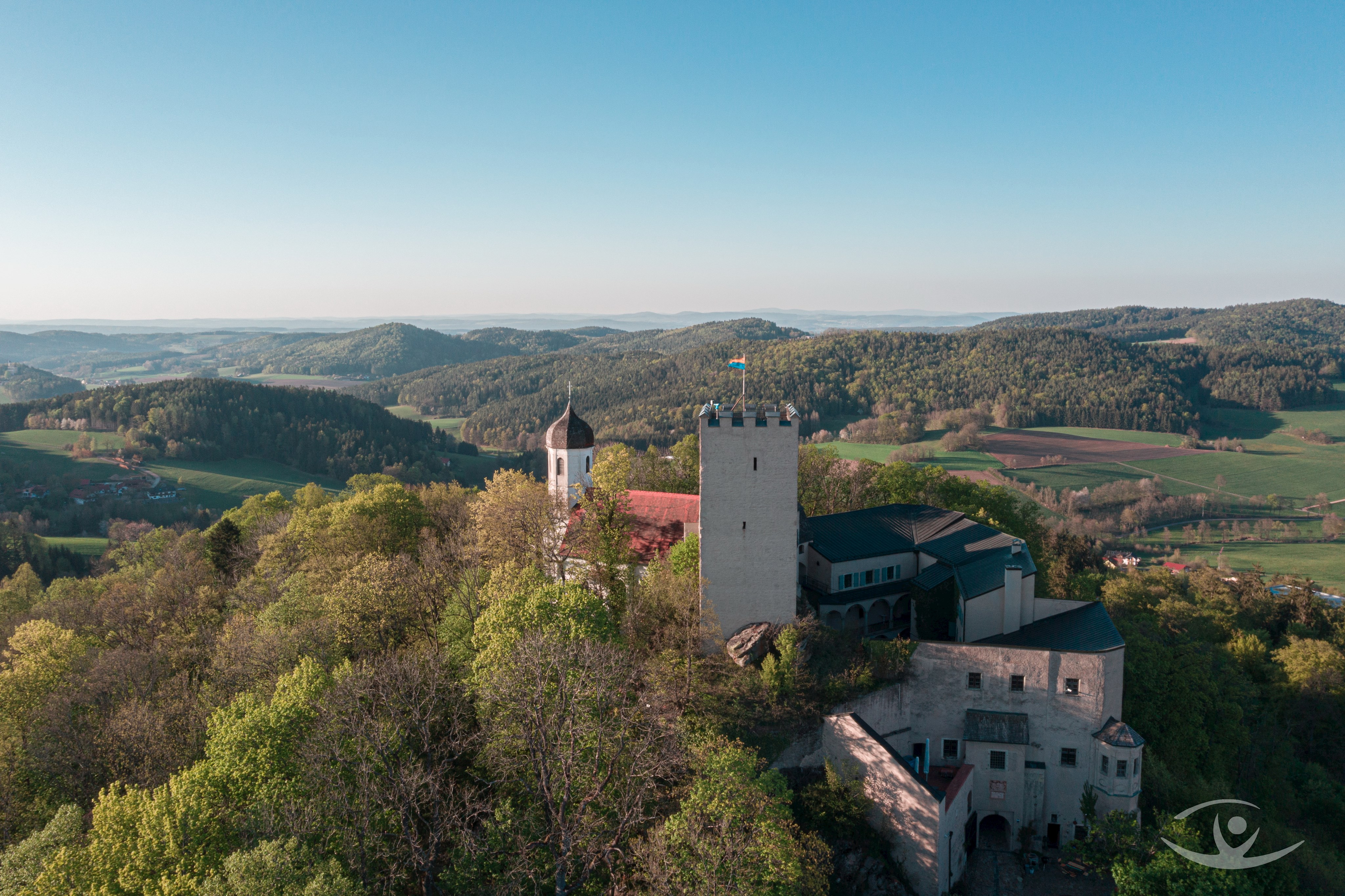 Luftbild auf Burg Falkenstein im Vorderen Bayerischen Wald