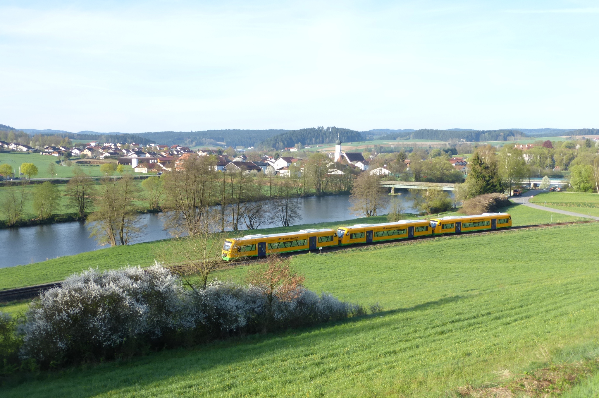 Die Oberpfalzbahn unterwegs bei Miltach