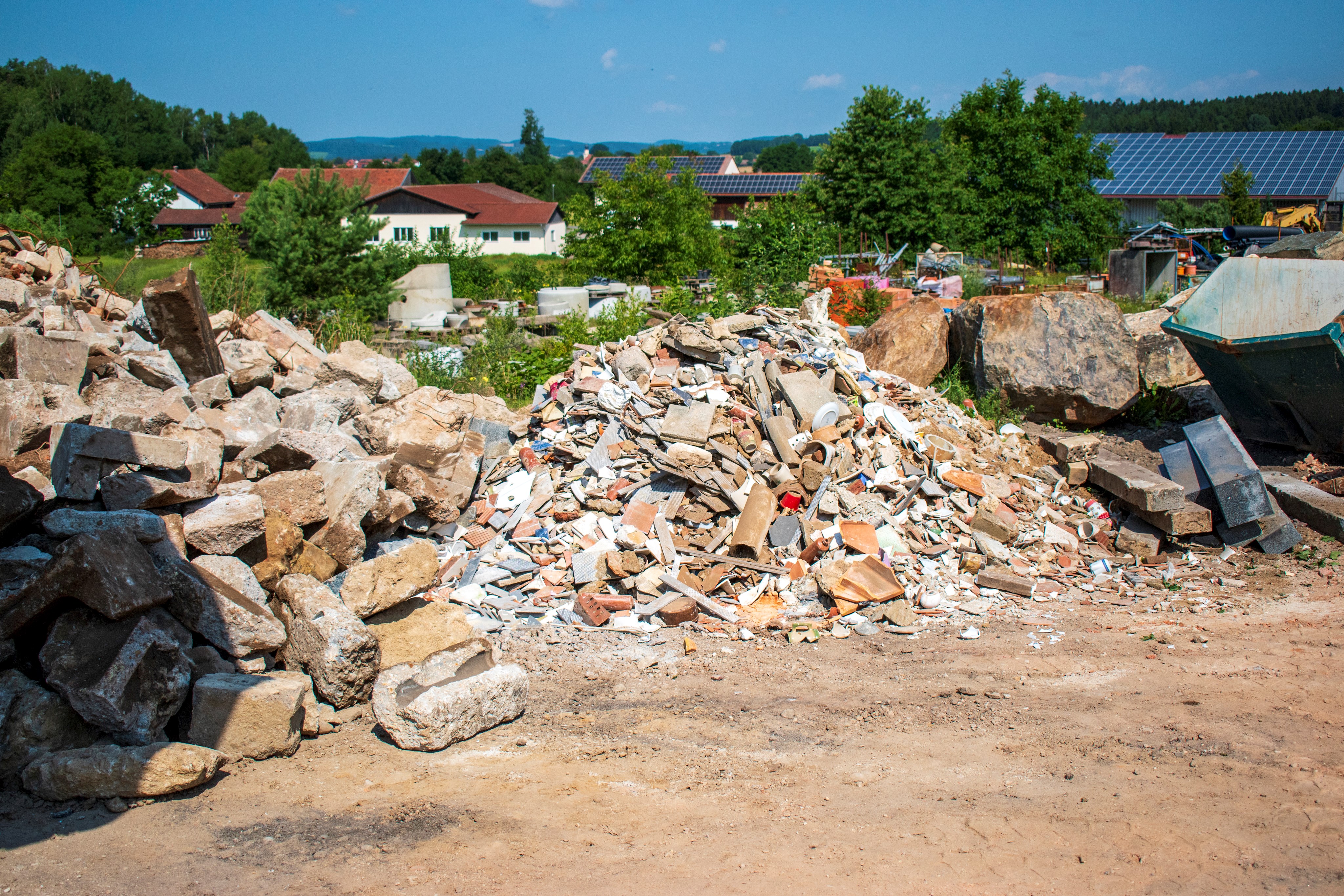 Zur Unterseite der Landkreis Homepage: Bauschutt