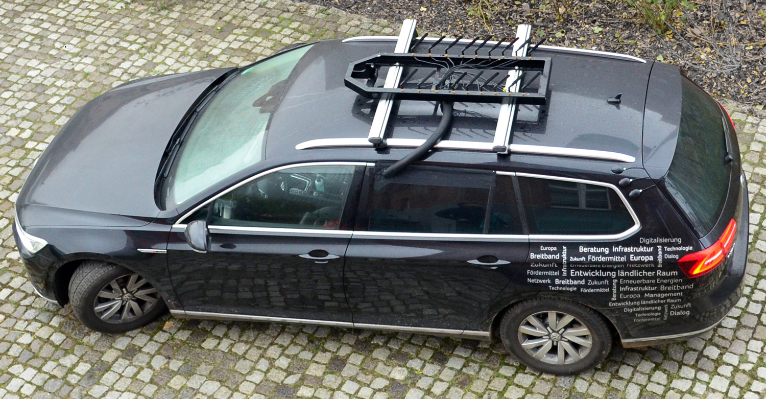 Mit einem solchen Messfahrzeug wird aktuell die Mobilfunkabdeckung im Landkreis ermittelt (Foto: atene KOM GmbH)
