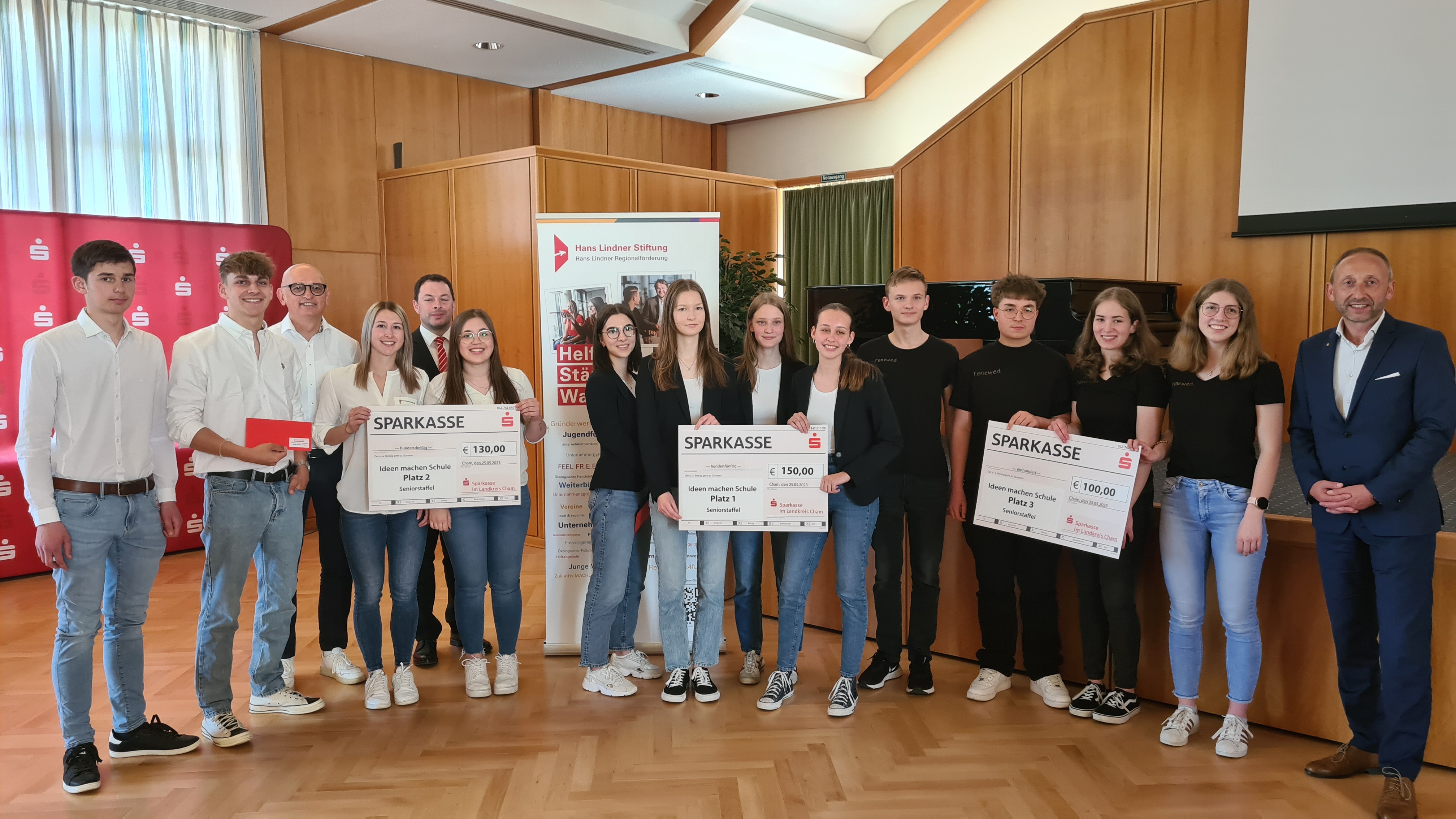 Die Sieger der Seniorstaffel im Schuljahr 2022/2023;
Bildquelle: Chamer Zeitung Leider haben wir keinen Alternativtext zu diesem Bild, aber wir arbeiten daran.