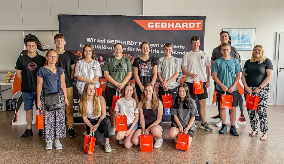 Schüler der Realschule Bad Kötzting besuchen Firma Gebhardt Logistics