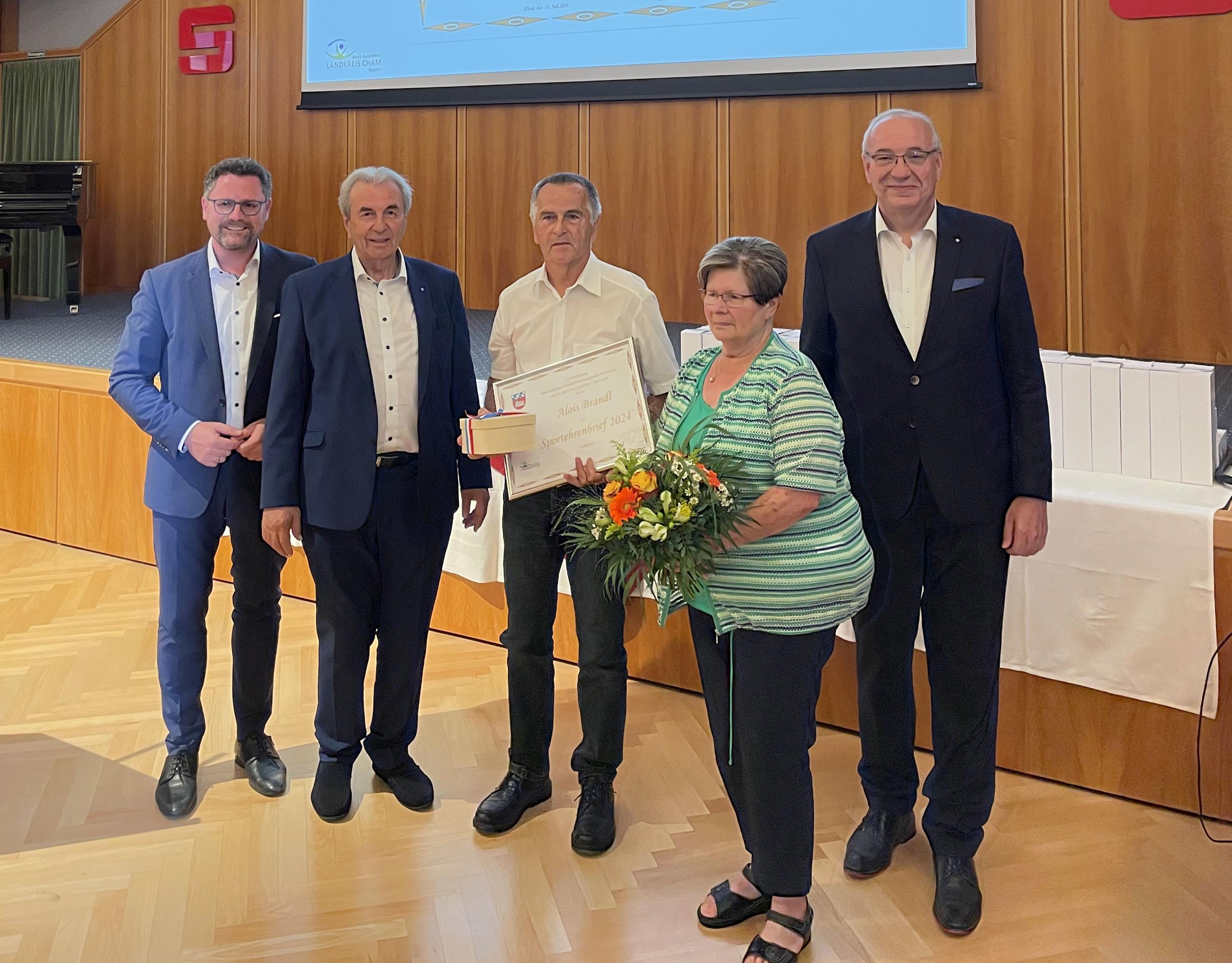 Brandl Alois mit Landrat Löffler und Günther Lommer 