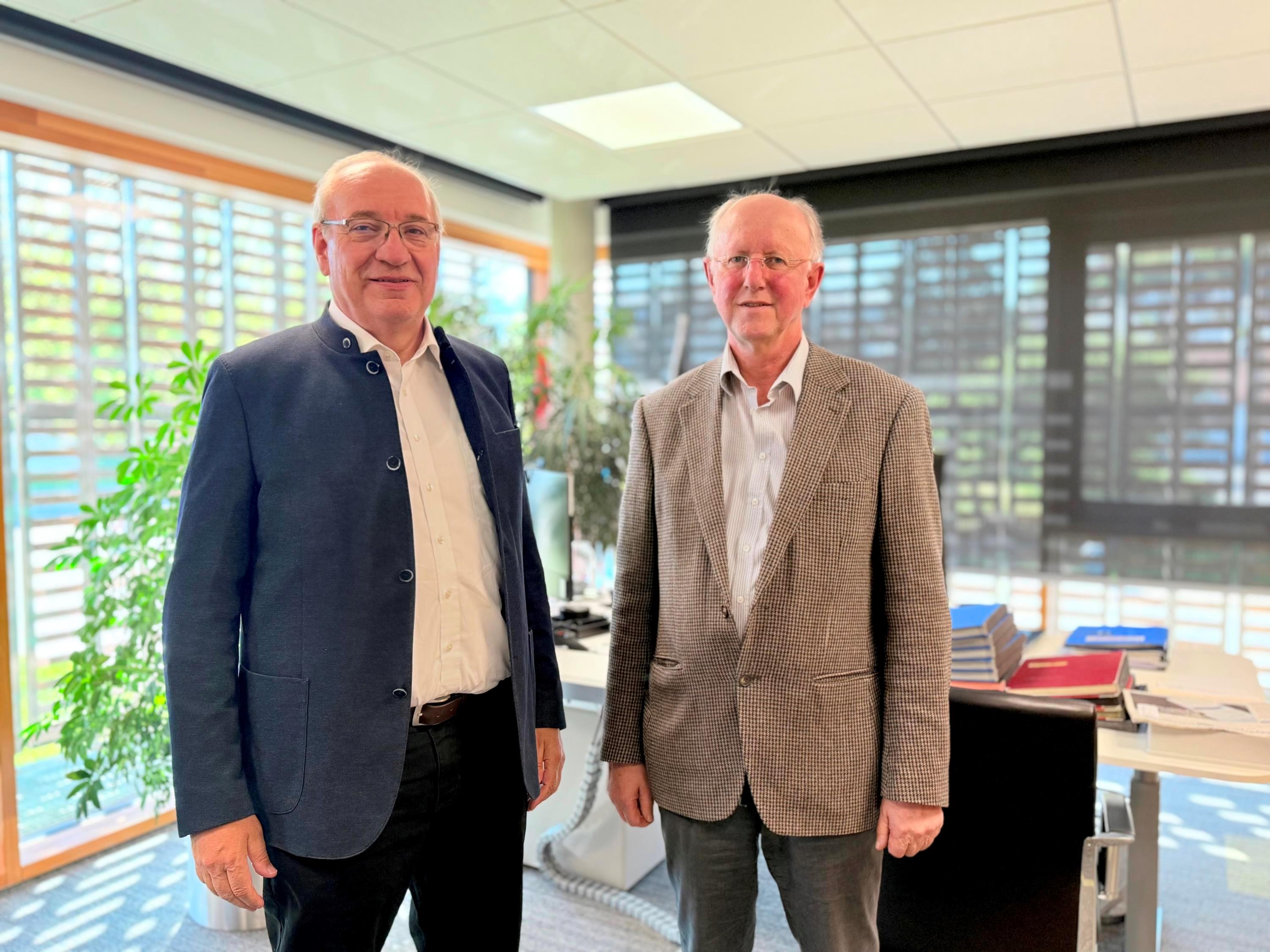 Verabschiedung Heribert Semmler AELF Landrat Löffler und Heribert Semmler